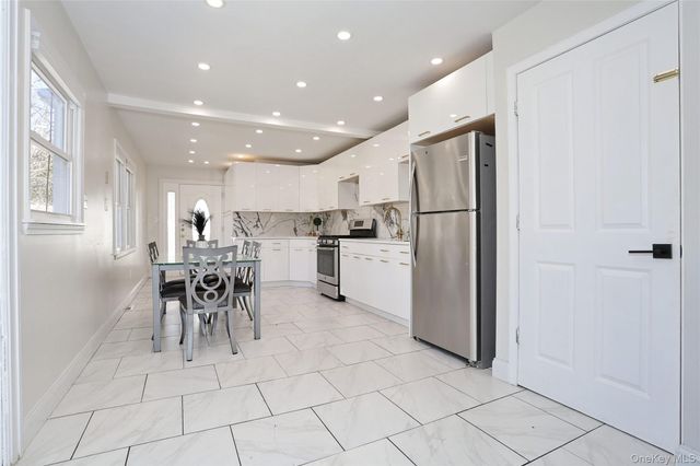 35 Mid Oaks Street, Monroe, NY 10950