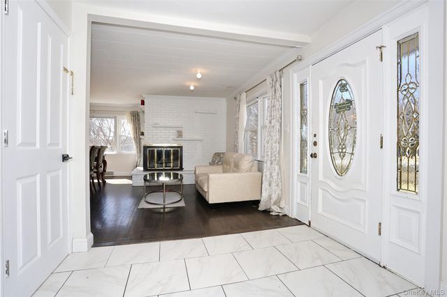 35 Mid Oaks Street, Monroe, NY 10950