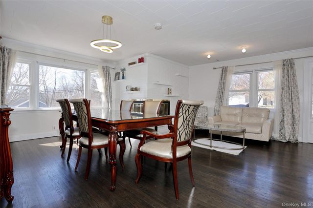 35 Mid Oaks Street, Monroe, NY 10950