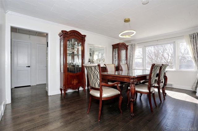 35 Mid Oaks Street, Monroe, NY 10950