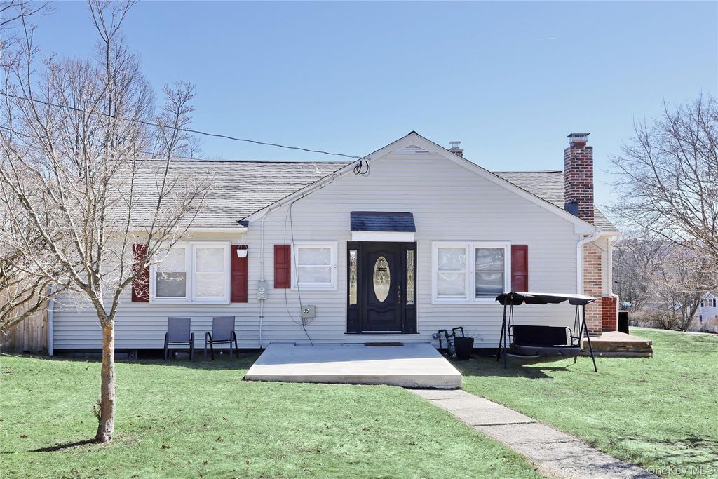 35 Mid Oaks Street, Monroe, NY 10950