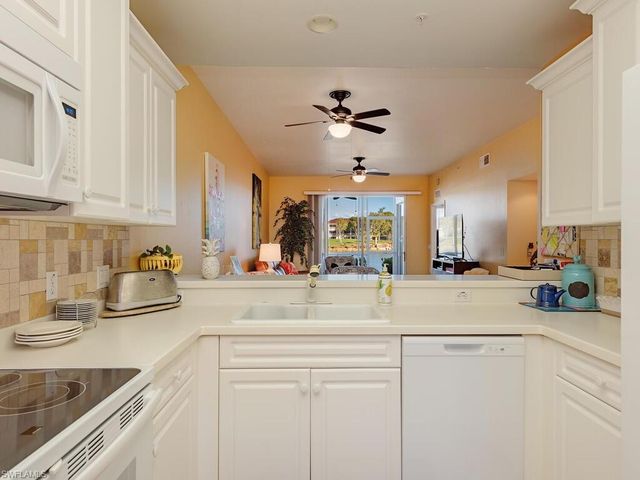 2840 Cypress Trace CIR 1917, Naples, FL 34119