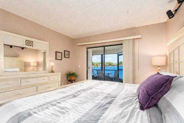 303 WOODLAKE WYNDE, Oldsmar, FL 34677