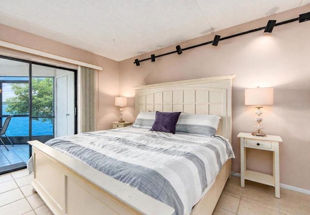 303 WOODLAKE WYNDE, Oldsmar, FL 34677