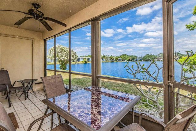 303 WOODLAKE WYNDE, Oldsmar, FL 34677