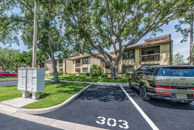 303 WOODLAKE WYNDE, Oldsmar, FL 34677