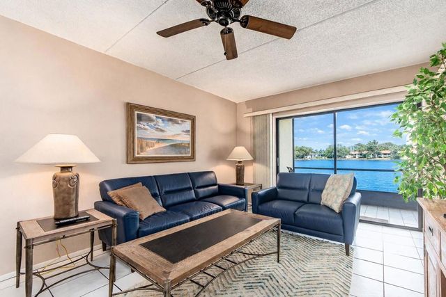 303 WOODLAKE WYNDE, Oldsmar, FL 34677