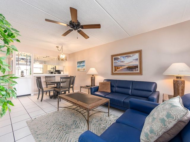 303 WOODLAKE WYNDE, Oldsmar, FL 34677