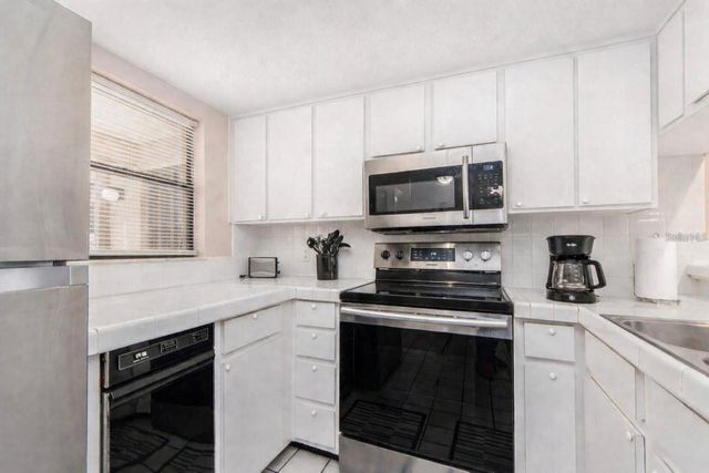 303 WOODLAKE WYNDE, Oldsmar, FL 34677