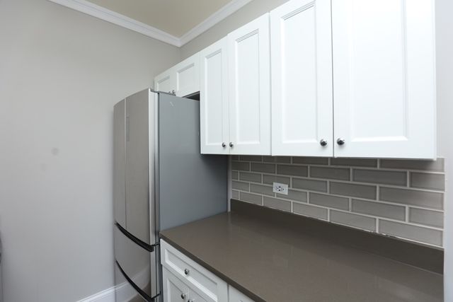 817 W Lakeside Place 210, Chicago, IL 60640