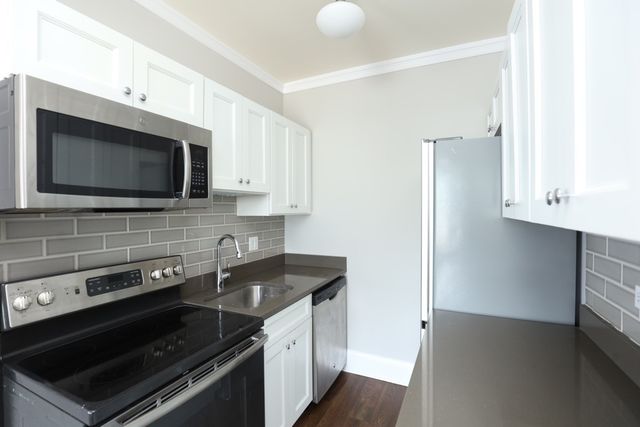 817 W Lakeside Place 210, Chicago, IL 60640