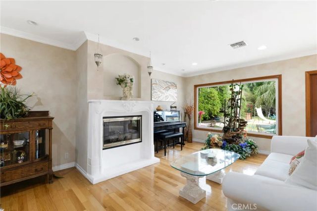 8836 Enfield Avenue, Sherwood Forest, CA 91325