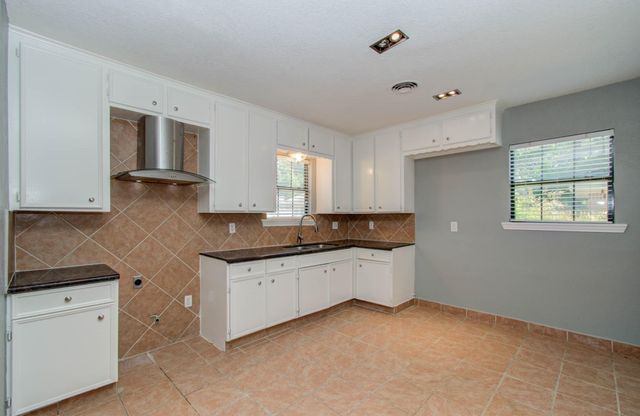 1921 Ojeman Road, Houston, TX 77055