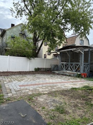 618 E 26Th St, Paterson City, NJ 07504