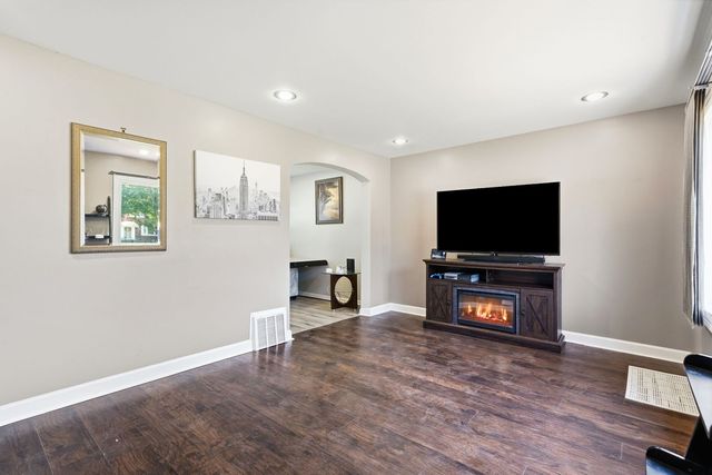 9631 S Jeffery Avenue, Chicago, IL 60617