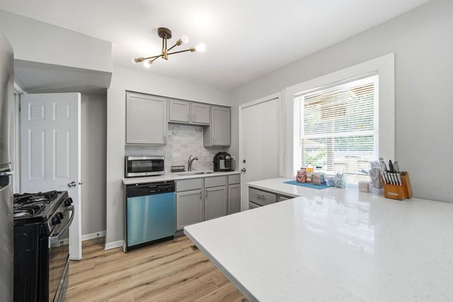 9631 S Jeffery Avenue, Chicago, IL 60617