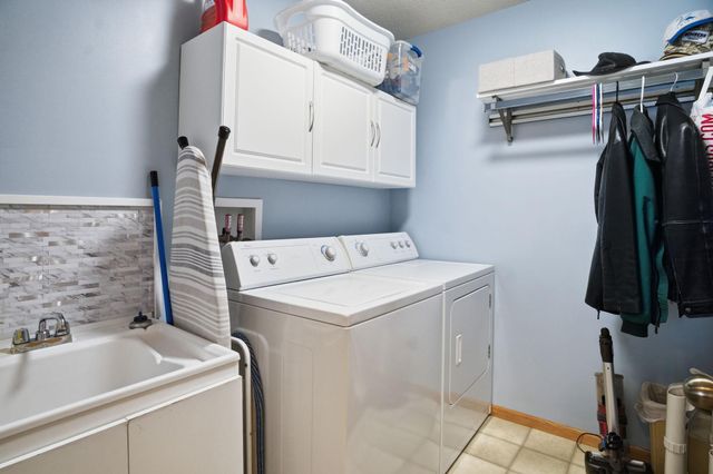 1138 Highpoint Court 33B, New Richmond, WI 54017