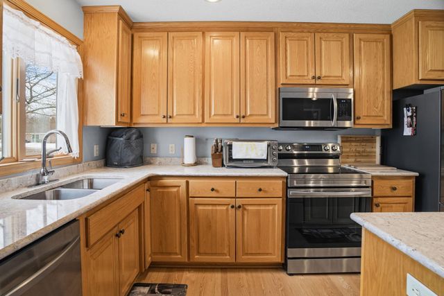 1138 Highpoint Court 33B, New Richmond, WI 54017