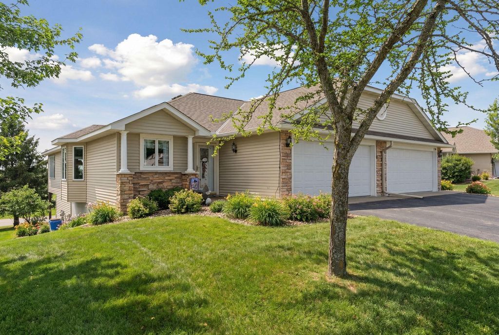 1138 Highpoint Court 33B, New Richmond, WI 54017