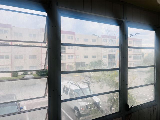 4046 NW 19th Street 203, Fort Lauderdale, FL 33313