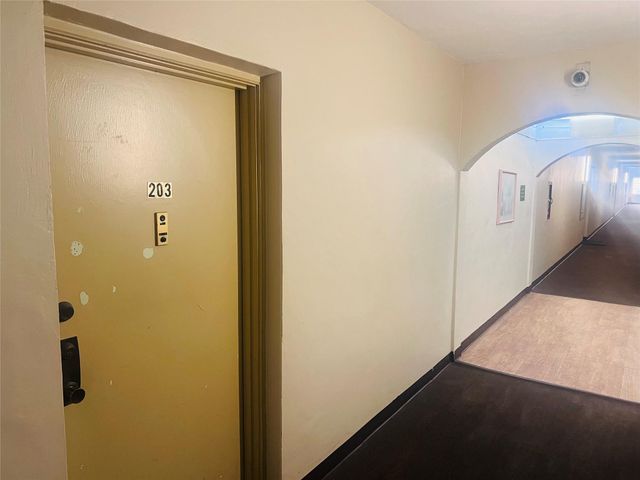 4046 NW 19th Street 203, Fort Lauderdale, FL 33313