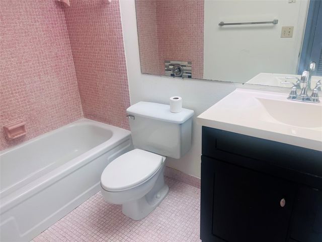 4046 NW 19th Street 203, Fort Lauderdale, FL 33313