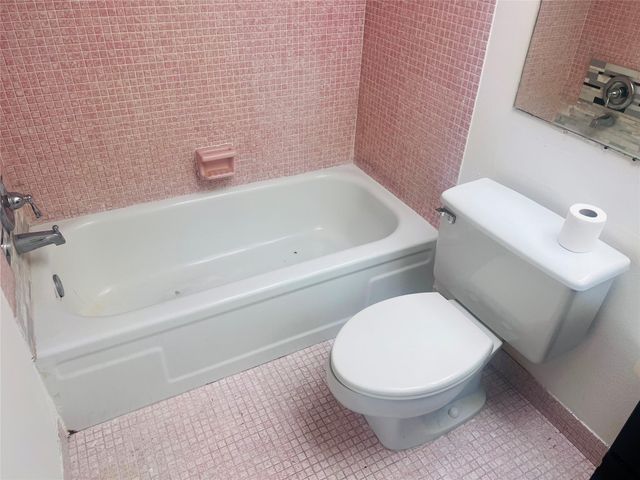 4046 NW 19th Street 203, Fort Lauderdale, FL 33313