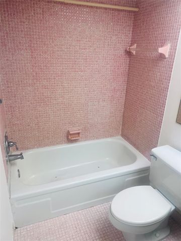 4046 NW 19th Street 203, Fort Lauderdale, FL 33313