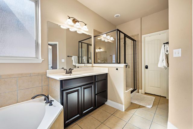 200 Lake Livingston DR, Georgetown, TX 78628