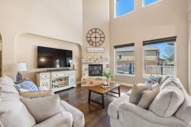 200 Lake Livingston DR, Georgetown, TX 78628