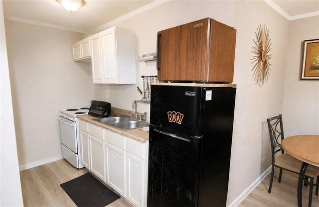 4941 Shawnee Drive, Kansas City, KS 66106
