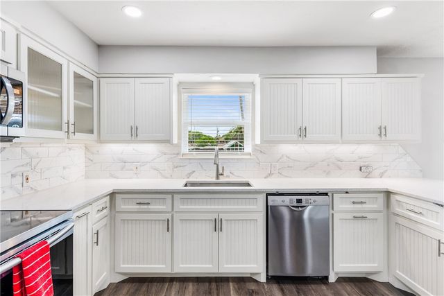 3222 Laguna Shores Road, Corpus Christi, TX 78418