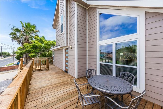 3222 Laguna Shores Road, Corpus Christi, TX 78418