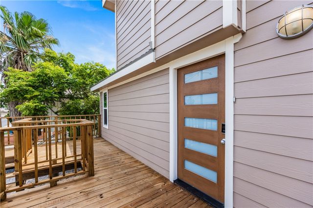 3222 Laguna Shores Road, Corpus Christi, TX 78418