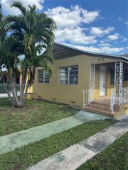 3632 SW 25th St, Miami, FL 33133