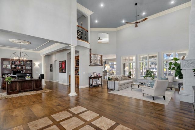 4552 E Spruce Drive, Springfield, MO 65809