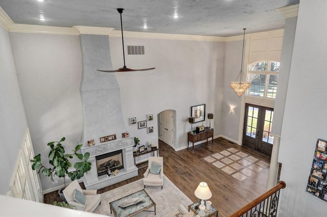 4552 E Spruce Drive, Springfield, MO 65809