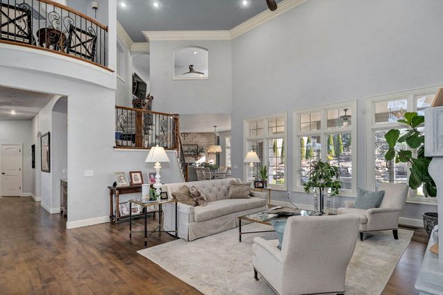 4552 E Spruce Drive, Springfield, MO 65809