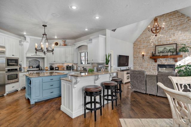 4552 E Spruce Drive, Springfield, MO 65809