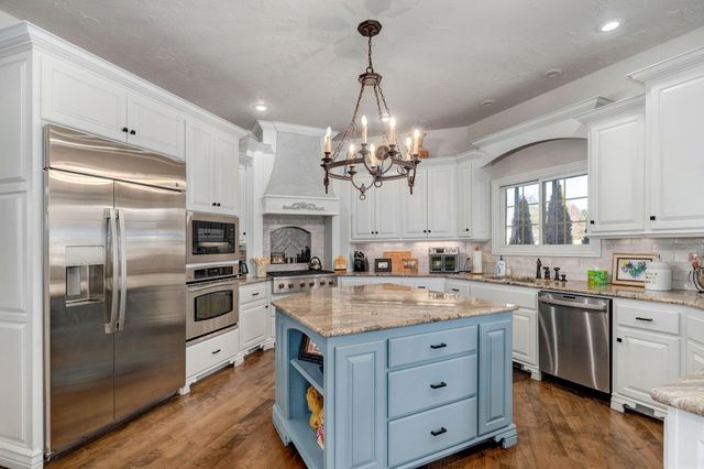 4552 E Spruce Drive, Springfield, MO 65809