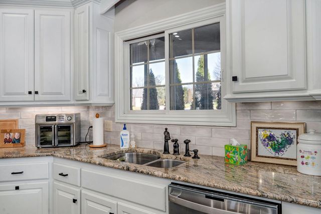 4552 E Spruce Drive, Springfield, MO 65809