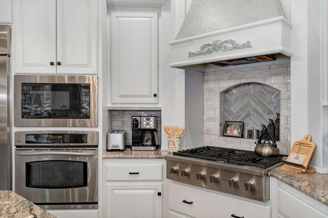 4552 E Spruce Drive, Springfield, MO 65809