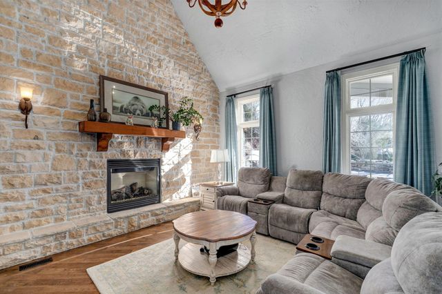 4552 E Spruce Drive, Springfield, MO 65809