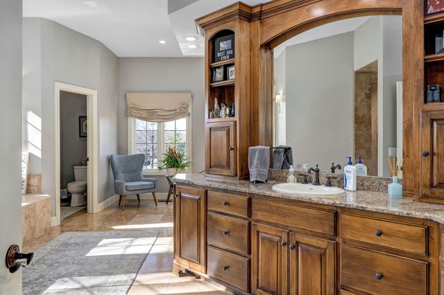 4552 E Spruce Drive, Springfield, MO 65809