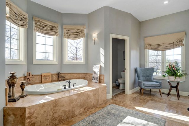 4552 E Spruce Drive, Springfield, MO 65809