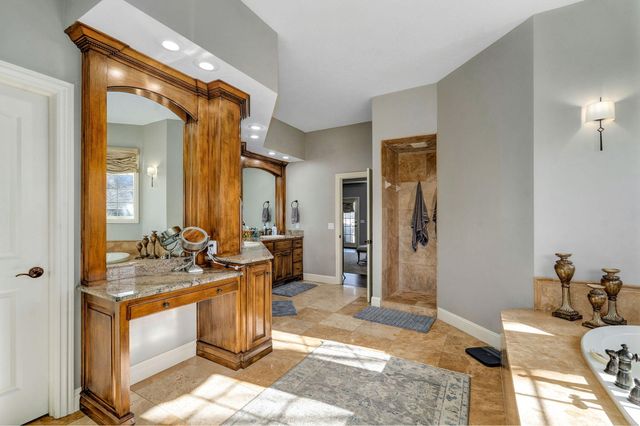 4552 E Spruce Drive, Springfield, MO 65809