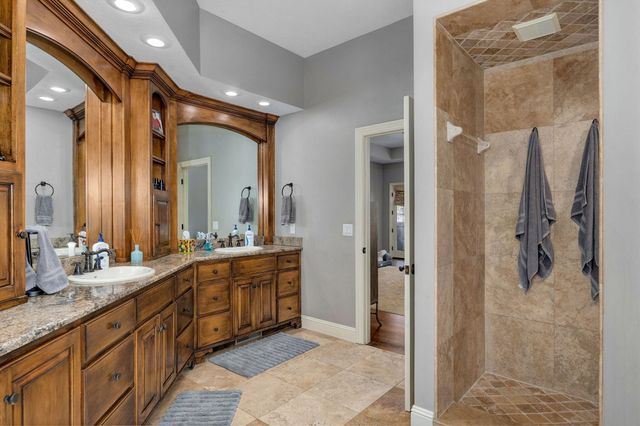 4552 E Spruce Drive, Springfield, MO 65809