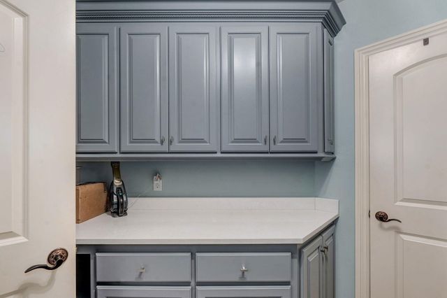 4552 E Spruce Drive, Springfield, MO 65809