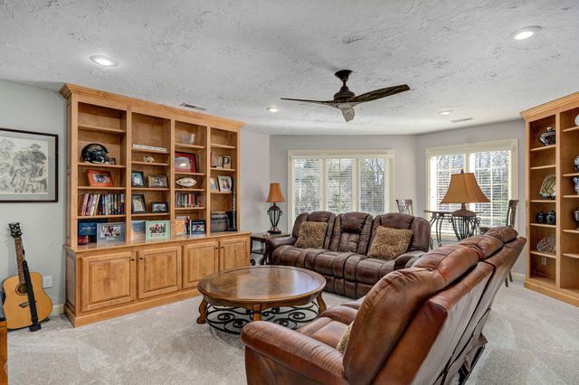 4552 E Spruce Drive, Springfield, MO 65809