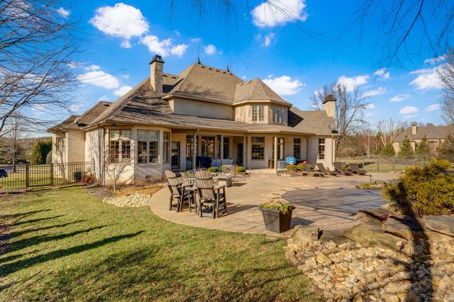 4552 E Spruce Drive, Springfield, MO 65809